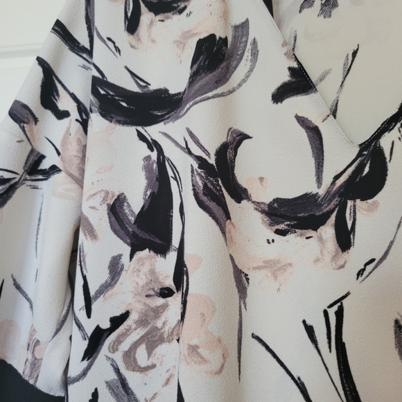 Zara Abstract Floral Quarter Sleeve Blouse - Picture 4 of 4